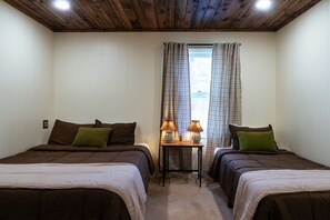 6 bedrooms, iron/ironing board, WiFi, bed sheets - Bear Creek Mountain Lodge: 19 Guests, close to Telluride and so much more! (Dolores)