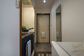 Hair dryer, towels, soap, shampoo - Modern Living Tokyo Nakano 307, uphill residence (中野区沼袋 1-19-7)