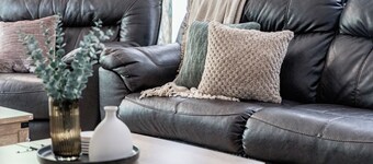 Guest-loved Family-friendly home in Rustburg with balcony & kitchen on 9 acres!