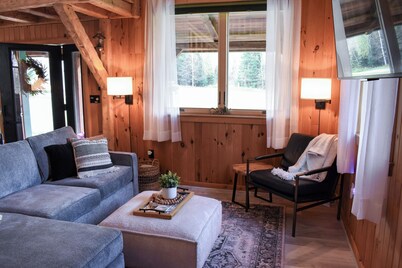 Secluded Cabin near Lake Vermillion, Sleeps 10, with Hot Tub, and Pet Friendly