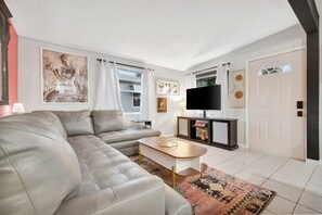 TV - Family Home | 10 mins to Beach, Pets Welcome! (Gulfport)