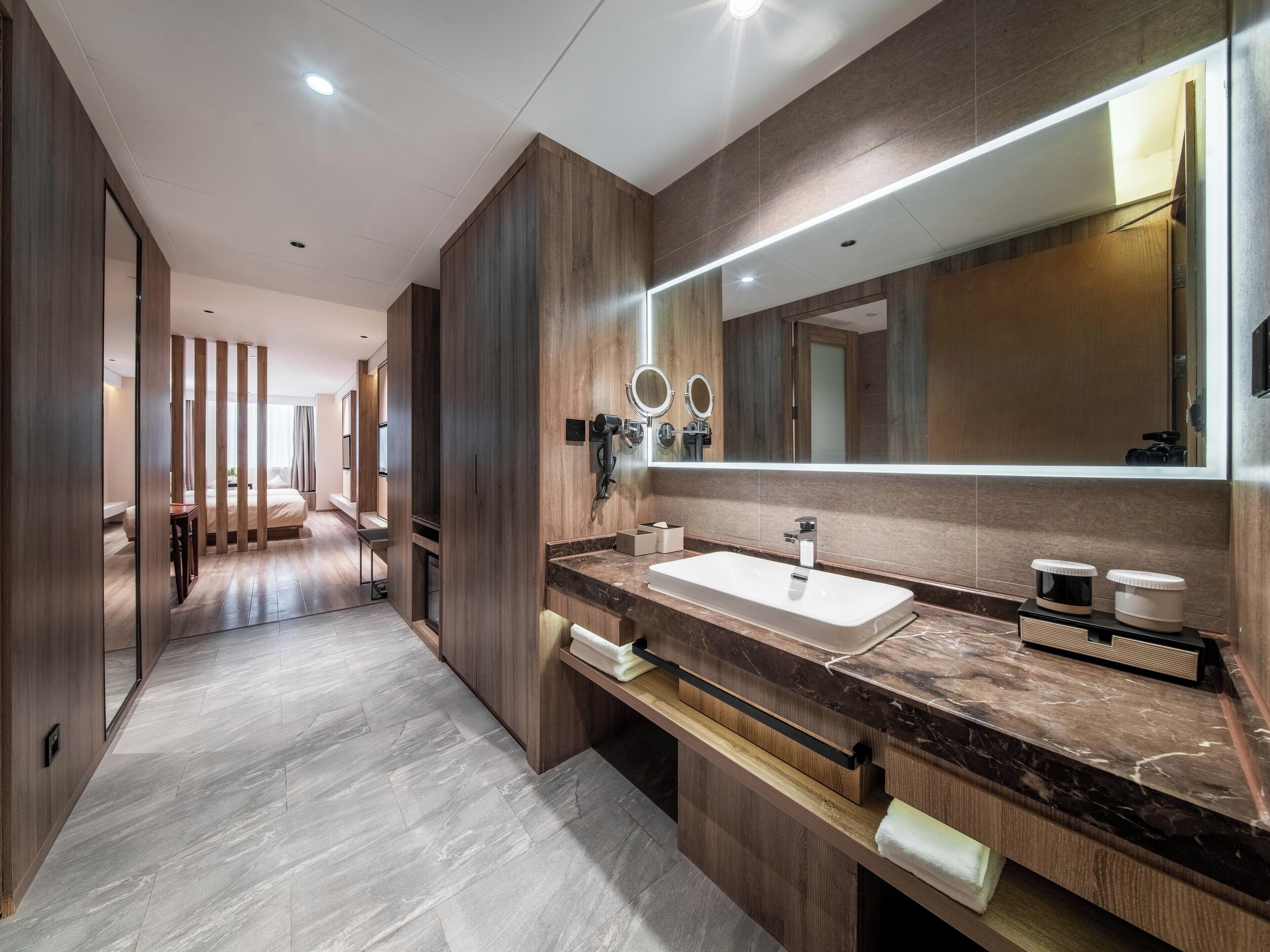 Classic Double Room | Desk, laptop workspace, blackout drapes, iron/ironing board