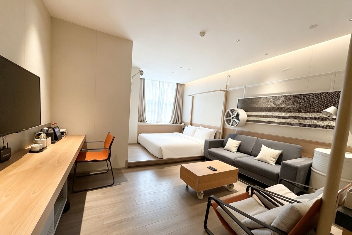 Standard Concept King Room | Desk, laptop workspace, blackout curtains