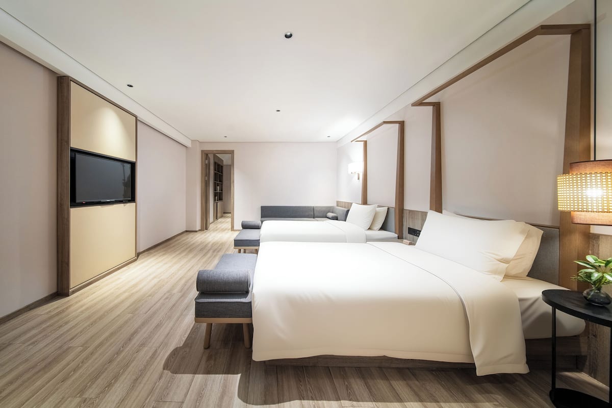 Executive Double Room | Desk, laptop workspace, blackout curtains