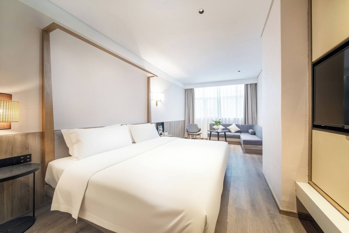 Premier Single Room | Desk, laptop workspace, blackout drapes, iron/ironing board