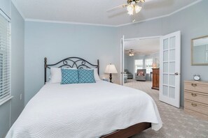 4 bedrooms, desk, free WiFi, bed sheets - Spacious 4-bedroom house in terrific Port Charlotte with AC (Port Charlotte)