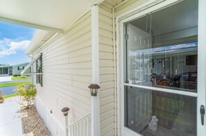Exterior detail - Spacious 4-bedroom house in terrific Port Charlotte with AC (Port Charlotte)