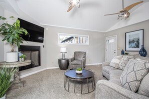 Smart TV, fireplace