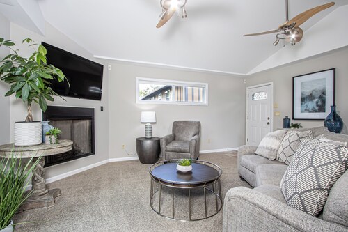 Fenton STL 4BR/3BA • Sleeps 8 • Lindbergh Schools