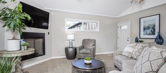 Fenton STL 4BR/3BA • Sleeps 8 • Lindbergh Schools