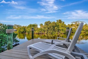 Property grounds - Waterfront Mansion Sleeps 9 | Hot Tub & Kayaks! (Terra Ceia)