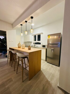 Microwave, coffee/tea maker, toaster, blender - 1BR Tracadero Lodge, beach access & full amenities (Dominicus)