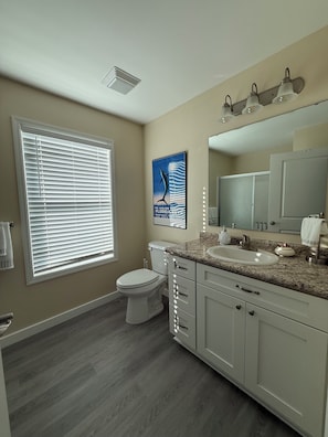 Hair dryer, bidet, towels, soap - 3bd/2.5 bath comfortable home with large dock located on a direct access canal! (Big Pine Key)