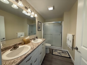 Hair dryer, bidet, towels, soap - 3bd/2.5 bath comfortable home with large dock located on a direct access canal! (Big Pine Key)