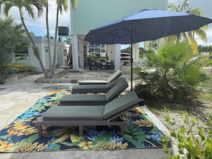 Terrace/patio - 3bd/2.5 bath comfortable home with large dock located on a direct access canal! (Big Pine Key)
