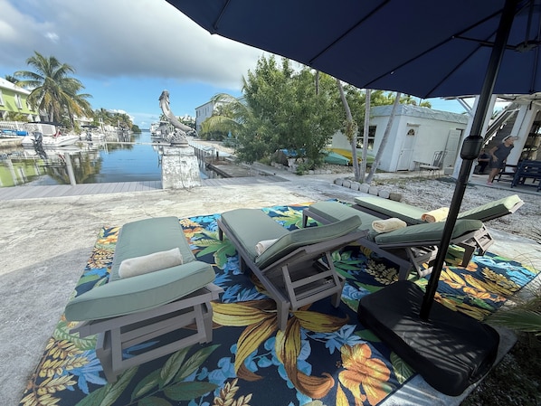 Terrace/patio - 3bd/2.5 bath comfortable home with large dock located on a direct access canal! (Big Pine Key)