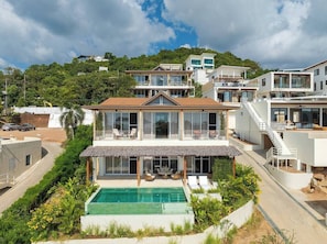 A modern two-story house with a swimming pool, large windows, and a balcony. - Rare 5BR Oasis - 30m to Sea
Lonely Beach Luxury Villas (Ko Pha-ngan)