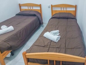 Fer et planche à repasser, Wi-Fi gratuit, draps fournis