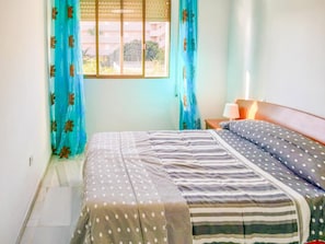 Iron/ironing board, free WiFi, bed sheets - EL CIRUELO BEACH&POOL - Apartment with shared pool, 10 minutes from the beach and free (Roquetas de Mar)