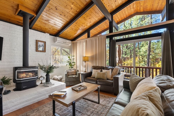 Apartment - Ponderosa Hideaway 4-br Cabin Mtn View Trails Brbq (Prescott)