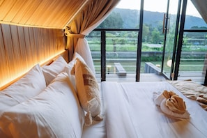 Cabin, Lake View | Free WiFi, bed sheets