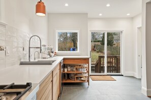 Microwave, oven, stovetop, dishwasher - Charming South Orange Family Home near NYC (South Orange Village)