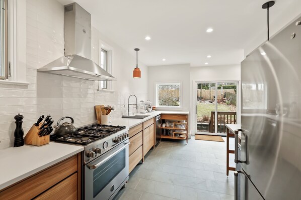 Microwave, oven, stovetop, dishwasher