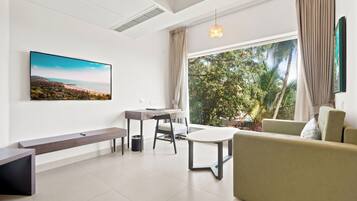 Suite Premium | Área de sala de estar | Televisión