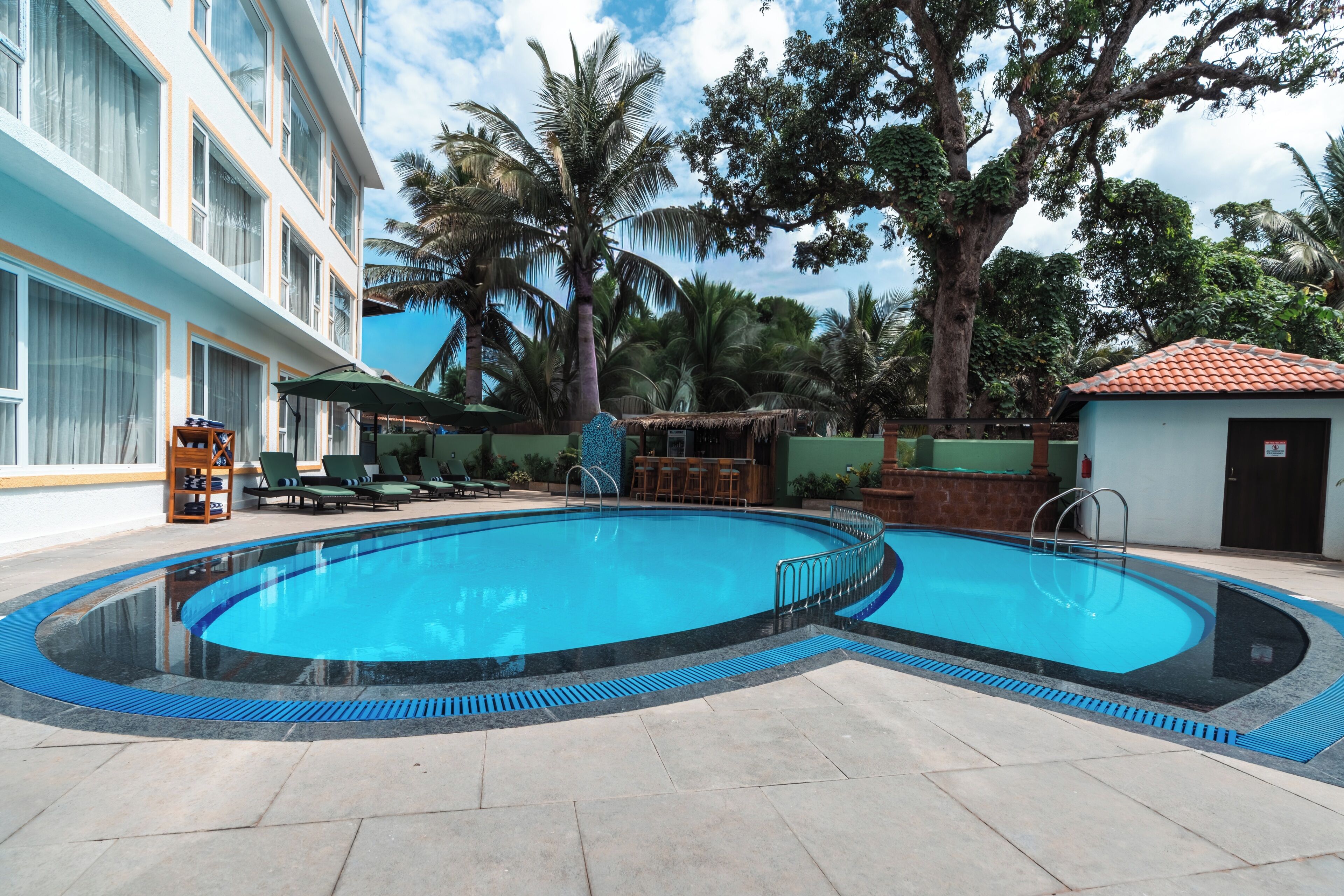 Outdoor pool, pool umbrellas
