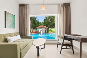 Habitación Premium, vistas a la piscina | Tabla de planchar con plancha y wifi gratis