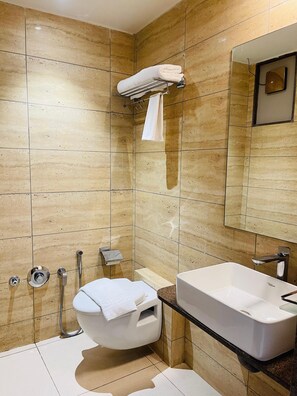 Deluxe Room | Bathroom - Kasa Hotel (Gandhinagar)
