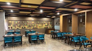 Dining - Kasa Hotel (Gandhinagar)