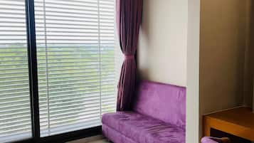 行政客房 | 埃及棉床单、高档床上用品、记忆海绵床垫、办公桌