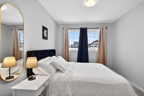 3 chambres, fer et planche à repasser, Wi-Fi, draps fournis