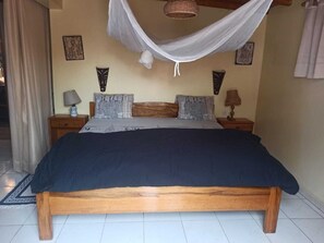 In-room safe, iron/ironing board, WiFi, bed sheets - Quiet, secure villa with private pool and private beach close to leisure activities (Saly)