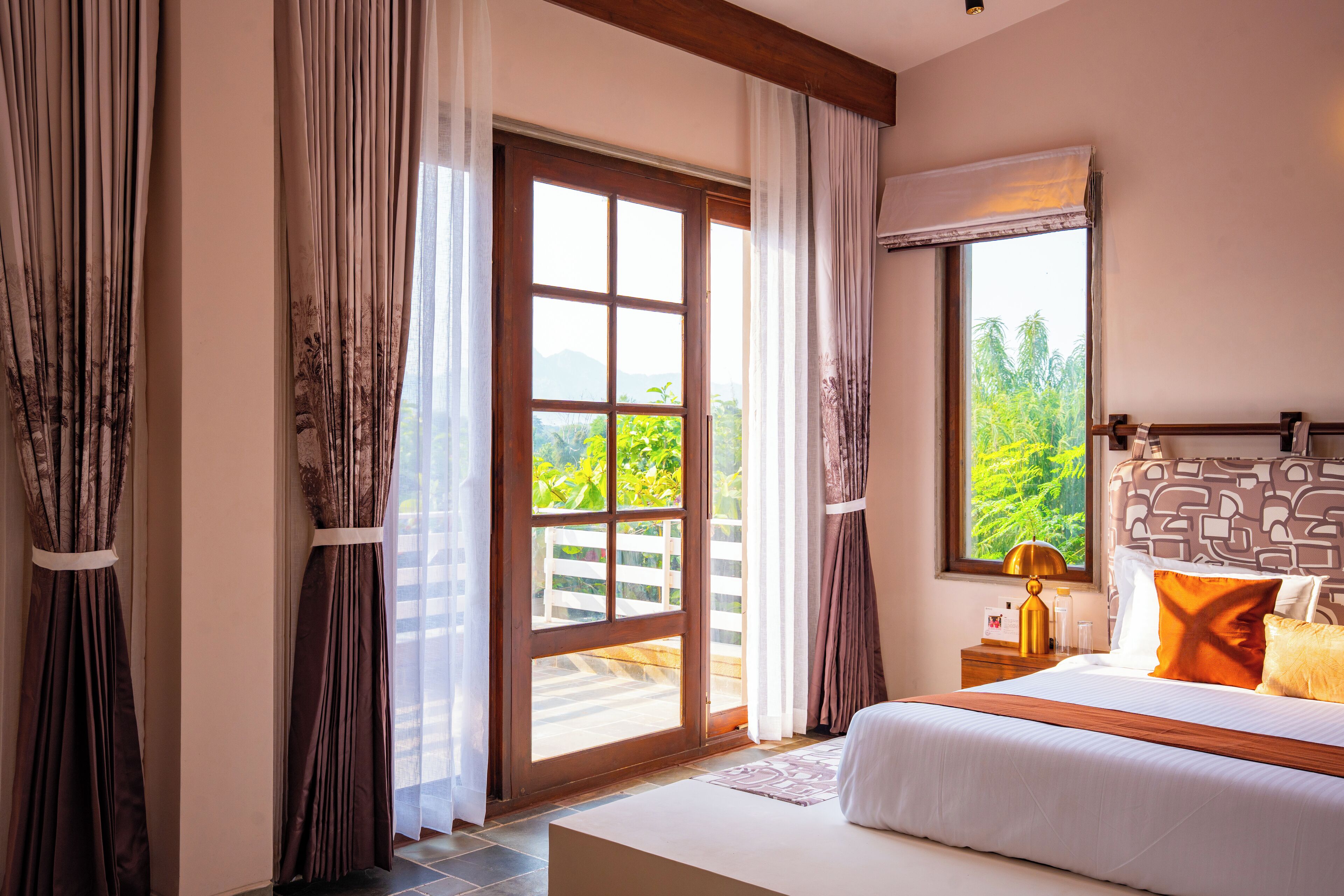 Habitación Confort doble, balcón, vistas al río | Servicio de la habitación