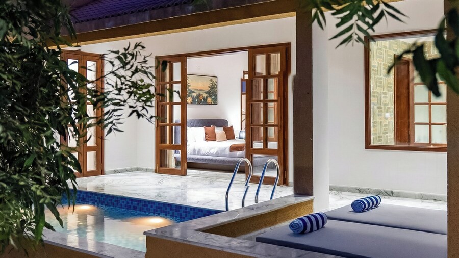 Still River Suites with Heated Pool, Jacuzzi by ELIVAAS