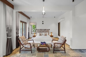 Room - Still River Suites with Heated Pool, Jacuzzi by ELIVAAS (Udaipur)