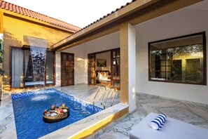 Kolam renang terbuka 