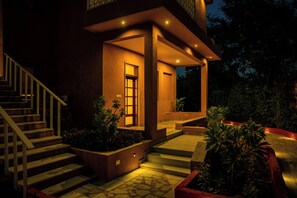 Exterior - Still River Suites with Heated Pool, Jacuzzi by ELIVAAS (Udaipur)