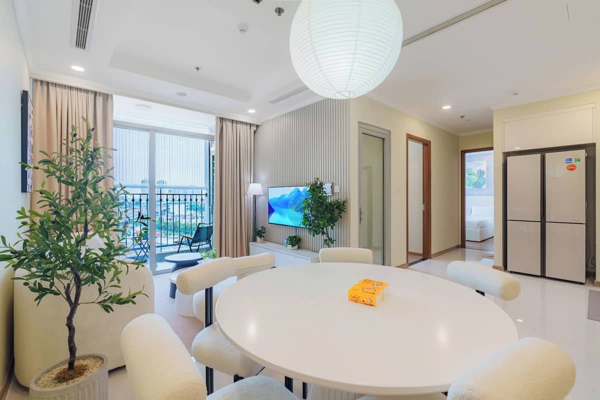 City Apartment, 3 Bedrooms | In-room dining