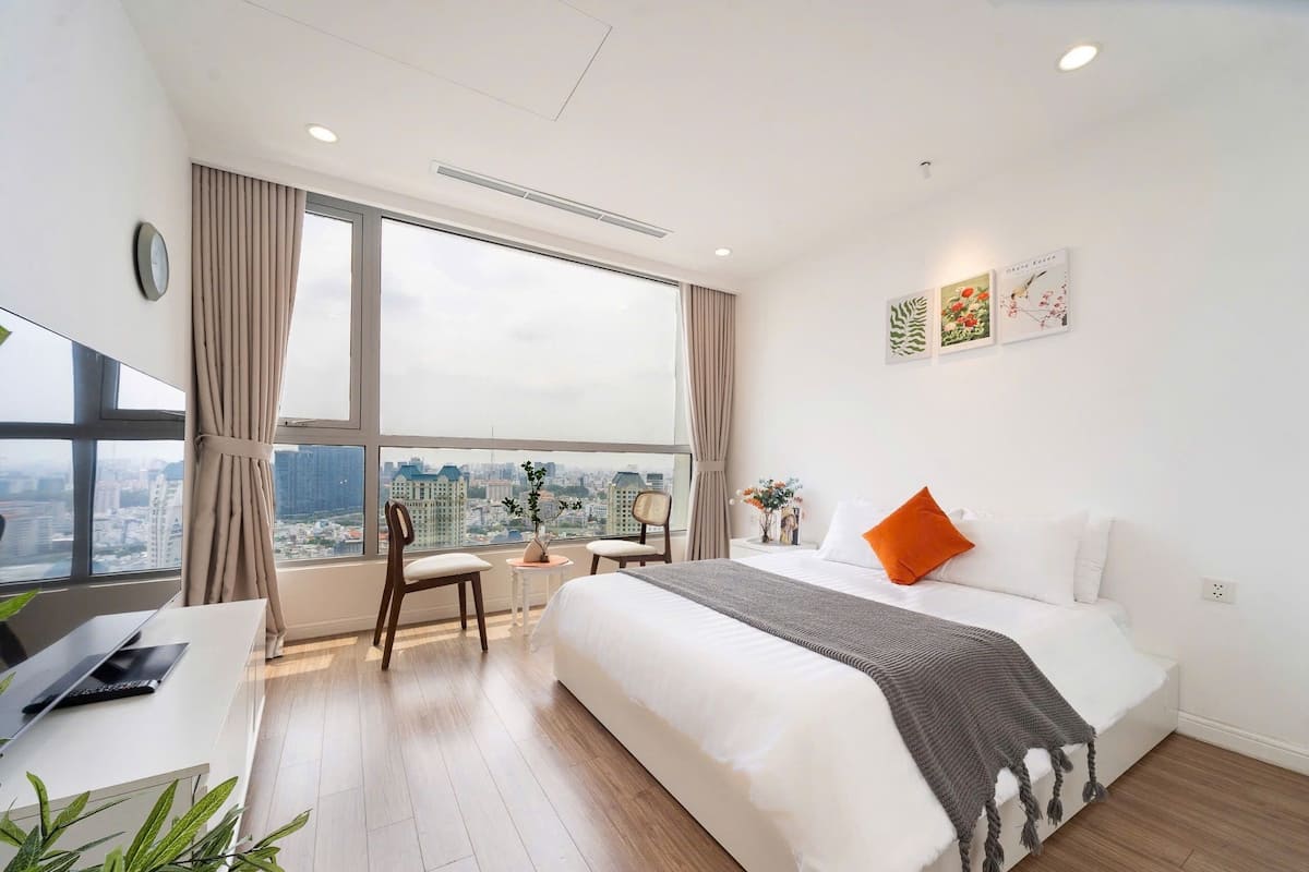 Caja de seguridad en la habitación y escritorio