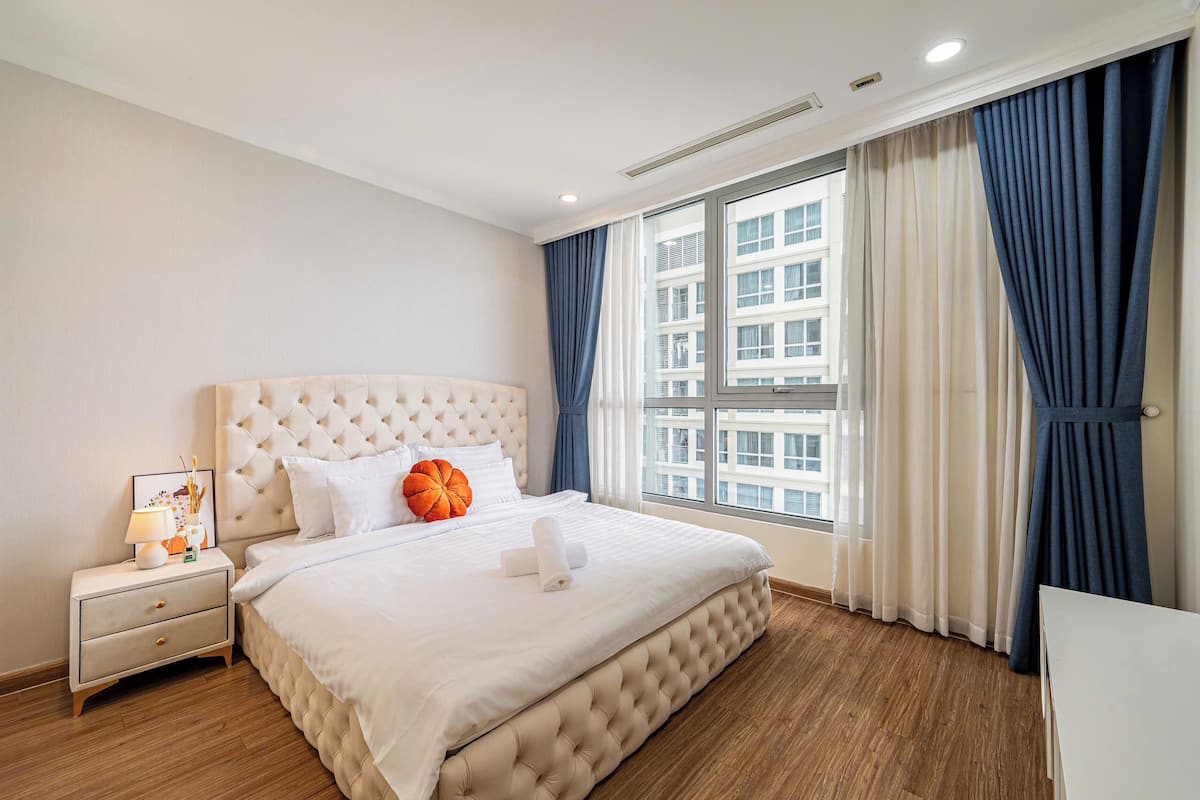 City Apartment, 3 Bedrooms | In-room safe, desk, laptop workspace, blackout curtains