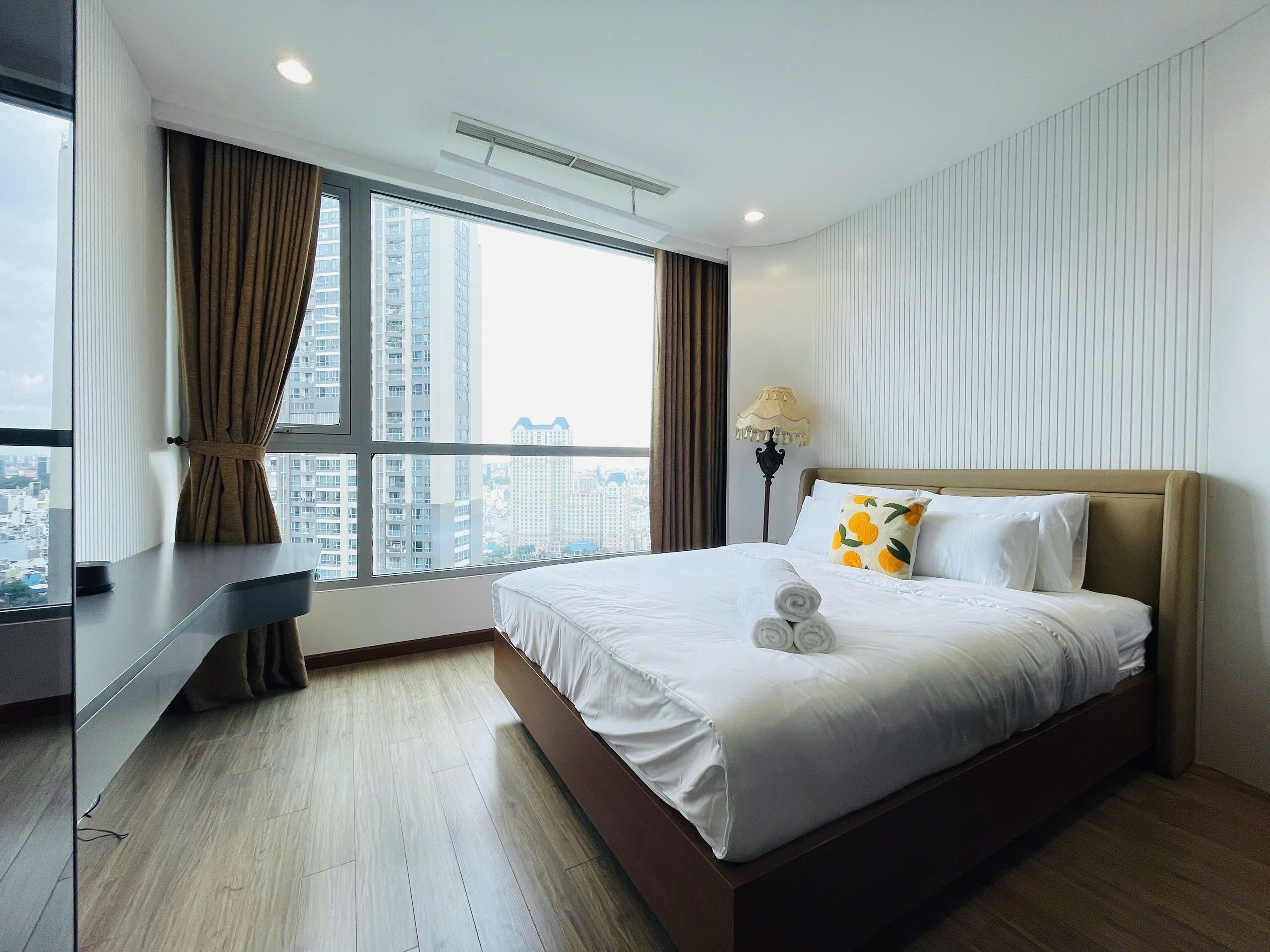 City Apartment, 3 Bedrooms, 2 Bathrooms | In-room safe, desk, laptop workspace, blackout curtains