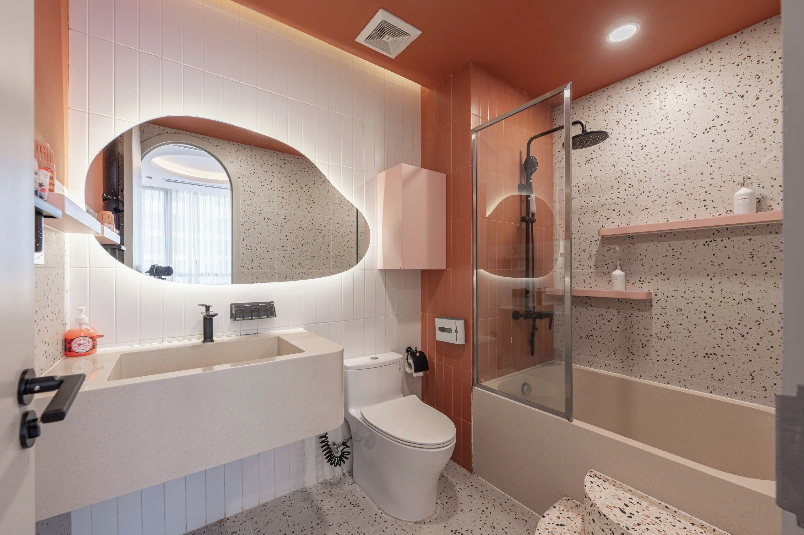 Apartamento premium, 2 quartos, sacada, vista para a cidade | Banheiro