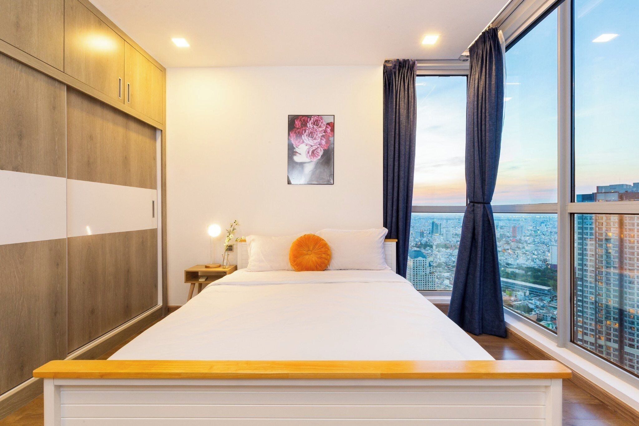 Caja de seguridad en la habitación y escritorio 