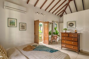 Ropa de cama de alta calidad y tabla de planchar con plancha 