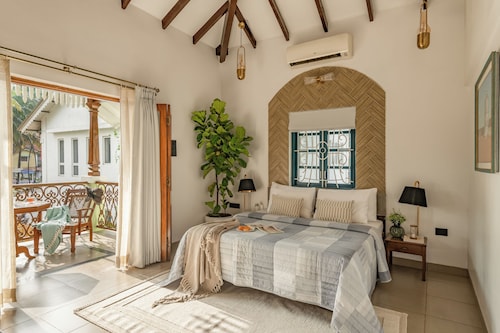  Sanctuary by RÊVE Escapes - Premium 3 BHK Villa Near Morjim Beach