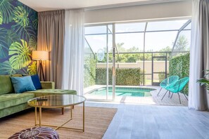 TV - Chic Tropical Escape with Pool near Disney (Kissimmee)