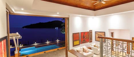 วิลล่า, สระว่ายน้ำส่วนตัว, วิวทะเล | บริเวณนั่งเล่น